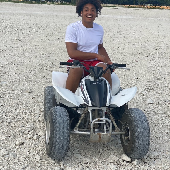 Meet your Posher, Travis - Picture 3 of 5